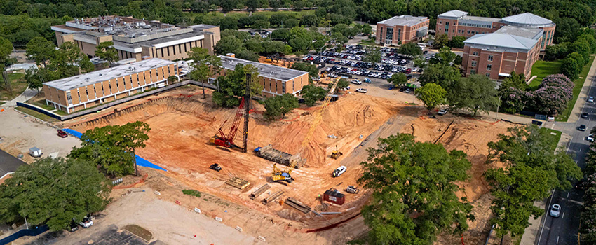 Worksite of College of Medicine building.