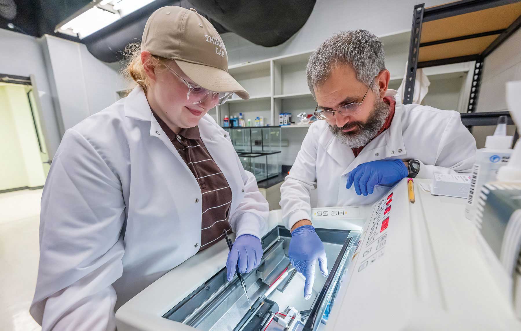 Dr. Jonathan Pérez, right, an assistant professor of biology at South, in his Bird Brain’d lab at a cryostat machine, which preserves tissue samples by deep-freezing and allows them to be studied in their cryogenically frozen state. The machine was funded through a National Science Foundation grant he was awarded last year. 